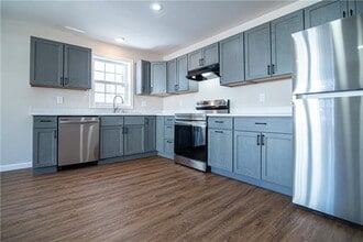 84 Glenham St-Unit -2 in Providence, RI - Foto de edificio - Building Photo