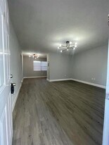 198 SE 7th St in Hallandale Beach, FL - Building Photo