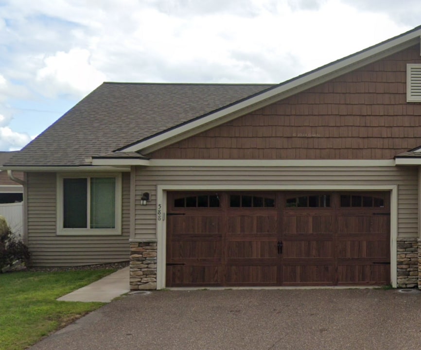 588 Blue Karner Dr in Altoona, WI - Building Photo