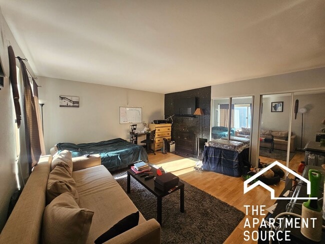 744 W Gordon Ter, Unit 201 in Chicago, IL - Building Photo - Building Photo