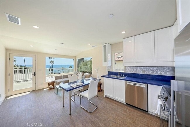 376 Cliff Dr, Unit E in Laguna Beach, CA - Building Photo - Building Photo