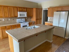 6245 W Whitley Ave in Visalia, CA - Building Photo - Building Photo