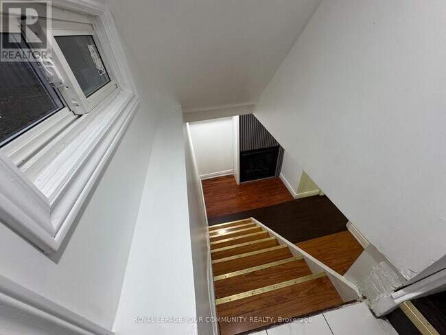 24 Grand River Ct in Brampton, ON - Building Photo - Building Photo