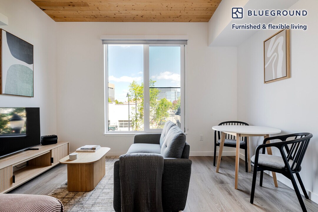 154 Broadway in Somerville, MA - Foto de edificio