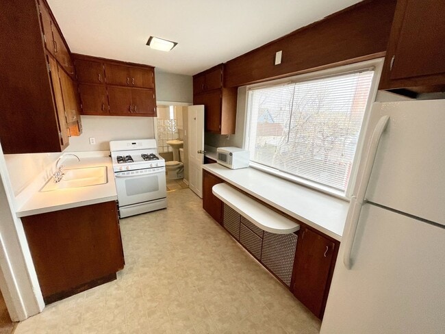 property at 1811 N Warren Ave