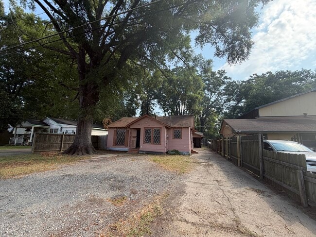 property at 1103 Florida St