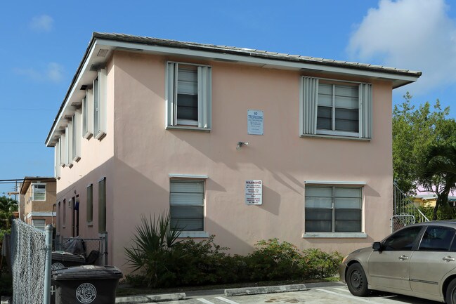 820 N Sapodilla Ave in West Palm Beach, FL - Building Photo - Building Photo