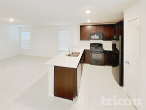 707 Odlozil Ln in Ennis, TX - Foto de edificio - Building Photo