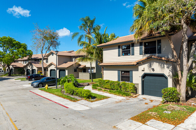 9082 Vineyard Lake Dr in Plantation, FL - Building Photo - Building Photo