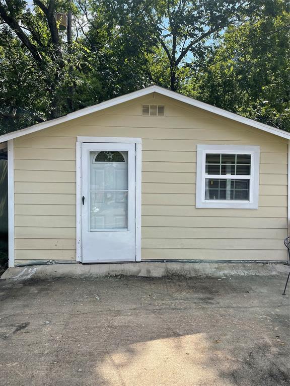 property at 1472 Godwin St