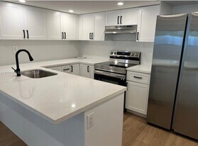 16349 Ravenwood Pl in Hialeah, FL - Building Photo