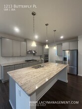 1213 Butterfly Pl in Apex, NC - Foto de edificio - Building Photo