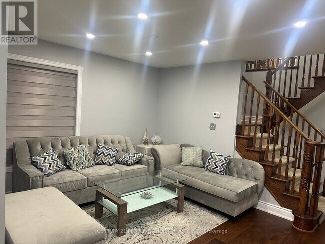 1657 Samuelson Cir in Mississauga, ON - Building Photo - Building Photo