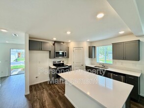 12013 NE 60th Ave in Vancouver, WA - Foto de edificio - Building Photo