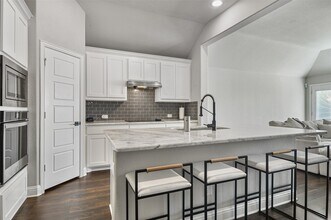 424 Molly Ln in Keene, TX - Building Photo - Building Photo