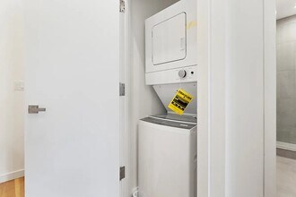 301 E 10th St, Unit 5 in New York, NY - Building Photo - Building Photo