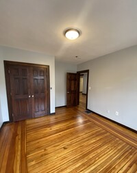 429 Medford St, Unit 1 in Somerville, MA - Building Photo - Building Photo