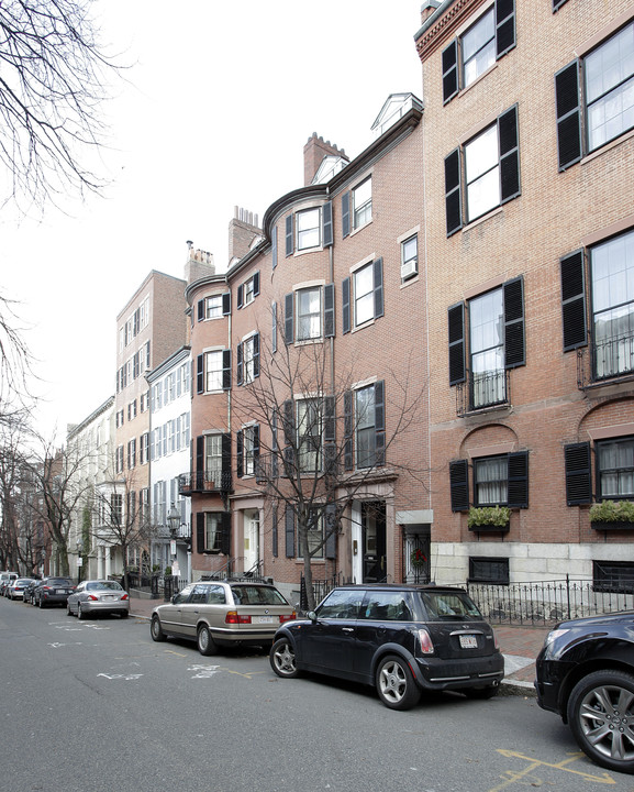 West Cedar & Chestnut Street Apartments in Boston, MA - Building Photo