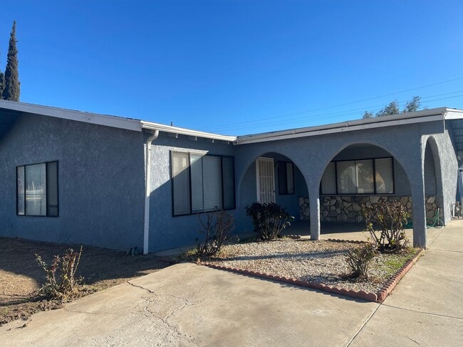 24701 Starcrest Dr in Moreno Valley, CA - Building Photo - Building Photo