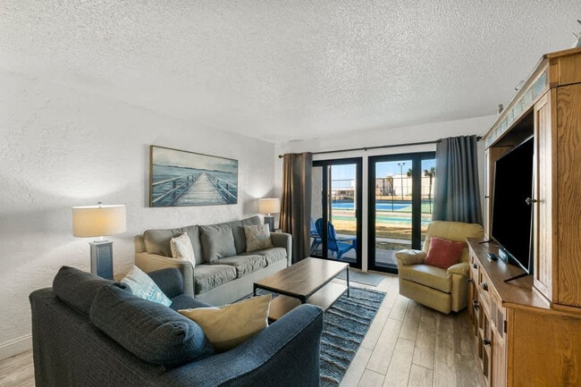 8727 Thomas Dr in Panama City, FL - Building Photo - Building Photo