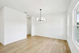 5445 Hargrove Way in Flowery Branch, GA - Foto de edificio - Building Photo