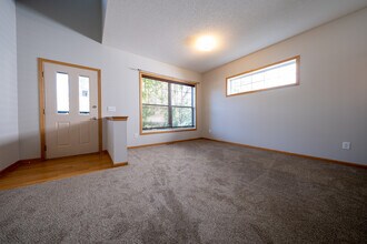12101 Waconia Cir NE in Blaine, MN - Building Photo - Building Photo