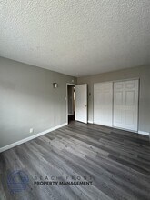 1864 Locust Ave. in Long Beach, CA - Building Photo - Building Photo