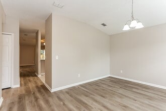 3416 International Village Dr W in Jacksonville, FL - Building Photo - Building Photo