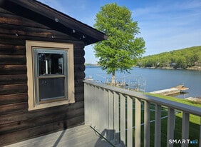 23 Cedar Dr in Danbury, CT - Building Photo