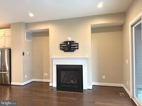 20396 Roslindale Dr in Ashburn, VA - Building Photo - Building Photo