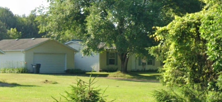 19755 38th St in Gobles, MI - Building Photo