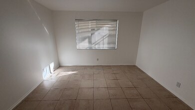 1320 Miami Rd in Fort Lauderdale, FL - Foto de edificio - Building Photo