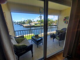 912 Pine Dr in Pompano Beach, FL - Building Photo