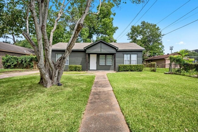 property at 5043 Arvilla Ln