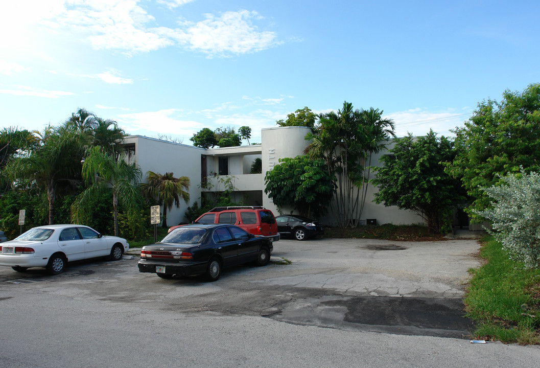 100 SE 21 St in Fort Lauderdale, FL - Building Photo