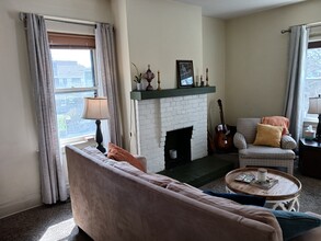 2461 Fairview Ave, Unit 2 in Cincinnati, OH - Foto de edificio - Building Photo
