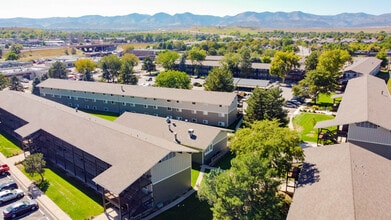 Bear Valley Village Apartments in Lakewood, CO - Foto de edificio - Building Photo