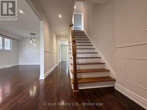 3880 Teeswater Rd in Mississauga, ON - Building Photo - Building Photo