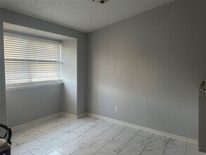 11630 White Water Trail in Houston, TX - Foto de edificio - Building Photo