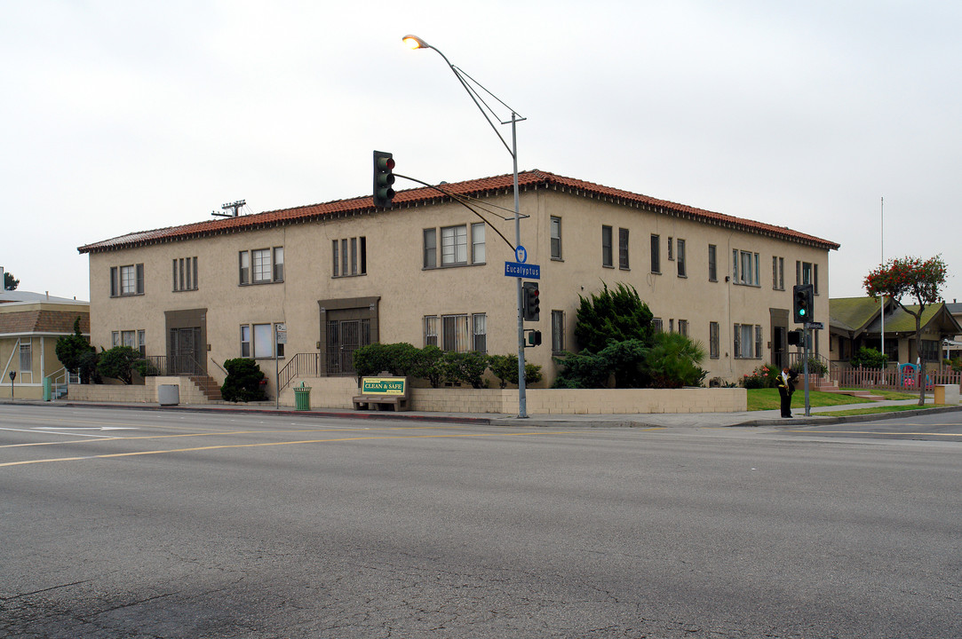 200-210 S Eucalyptus Ave in Inglewood, CA - Foto de edificio