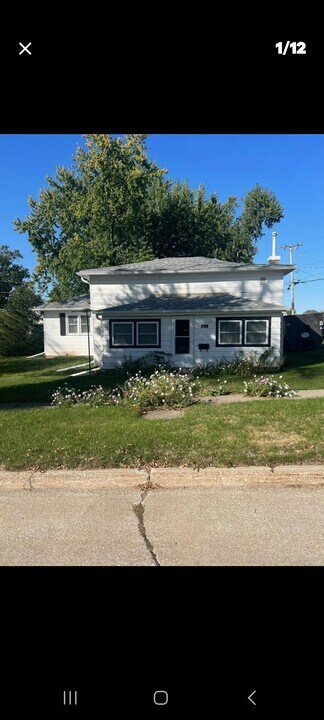 611 Grant St in Tama, IA - Building Photo