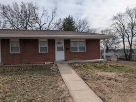 407 Holiday Dr in Belton, MO - Building Photo