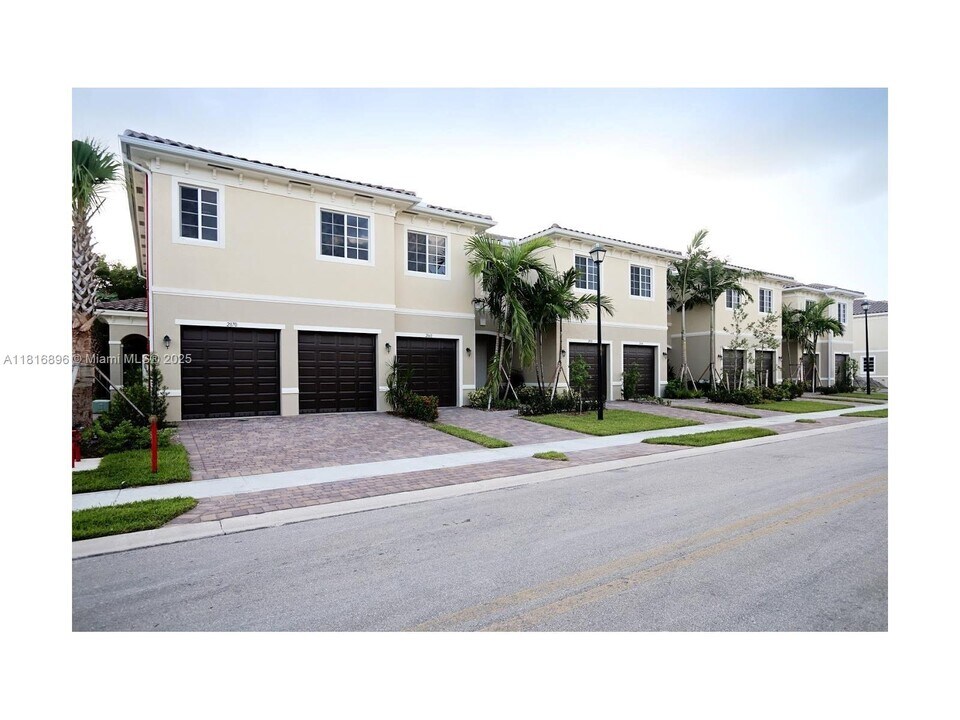2664 SW 81st Ave in Miramar, FL - Building Photo
