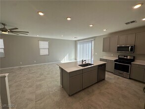10150 Kings Amethyst St in Las Vegas, NV - Building Photo - Building Photo