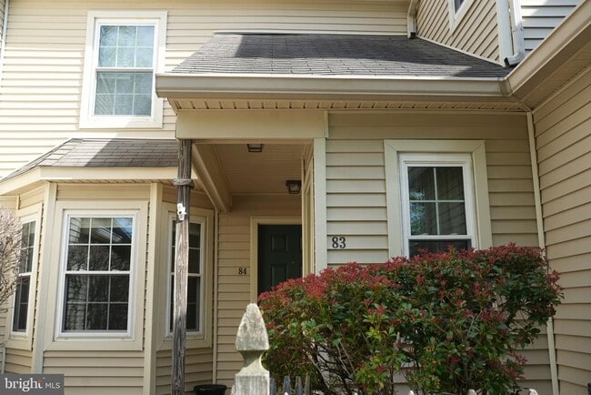 84 Woodlake Dr