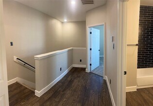 62 Woodland Hills Dr, Unit B in Conroe, TX - Building Photo - Building Photo