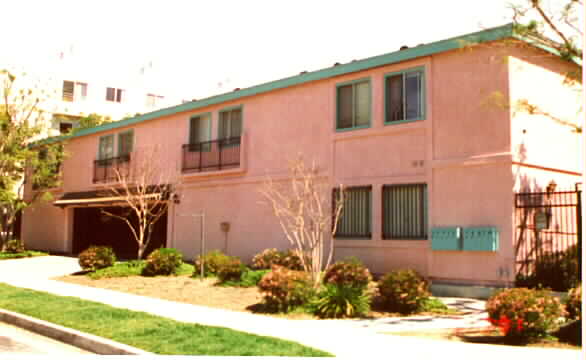 7538 Calvin Ave in Reseda, CA - Building Photo - Building Photo