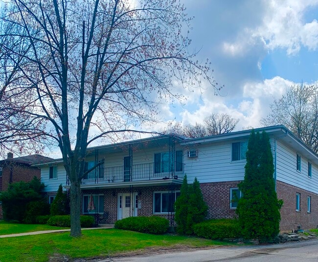 4315 N 104th St Apartments and Nearby Milwaukee Apartments For Rent