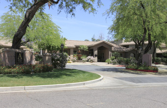 Aventura Condos in Scottsdale, AZ - Foto de edificio - Building Photo