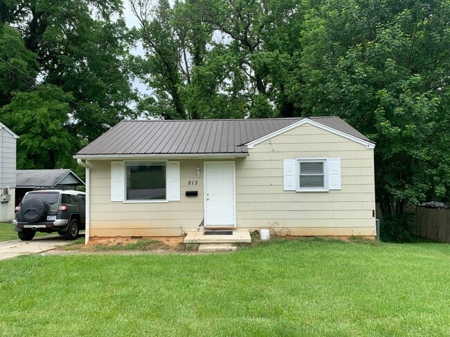 815 Tuscaloosa St in Greensboro, NC - Building Photo - Building Photo